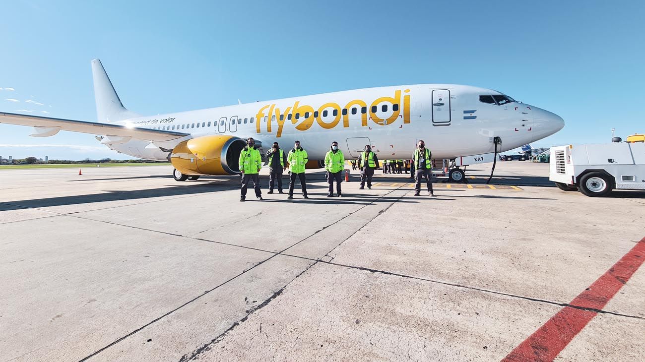 Flybondi retomará los vuelos tras obtener divisas para girar pagos al exterior