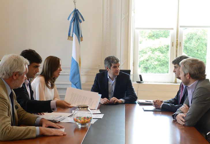 Macri le transfirió a Vidal $4100 millones para pagar aguinaldos