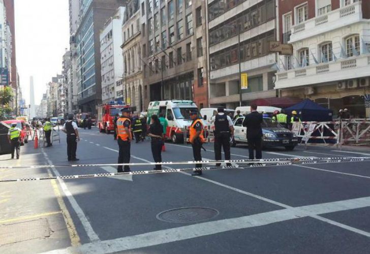Un muerto por una explosión en una cámara de luz en el Microcentro