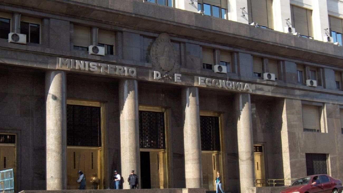 “Si se cumple con la promesa de bajar el crawling peg, estaríamos yendo a contramano del mundo”