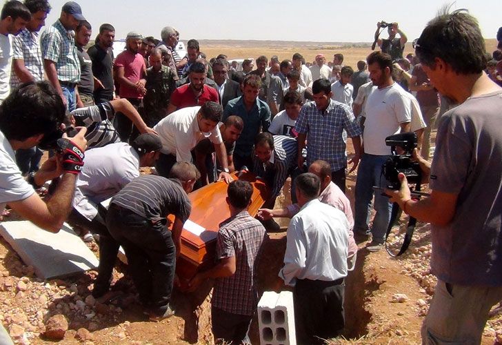 Desgarradoras imágenes del sepelio de Aylan, su hermano y su madre