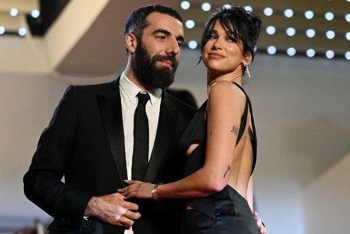 Dua Lipa sorprendió en Cannes con su nuevo novio, el cineasta Romain Gavras