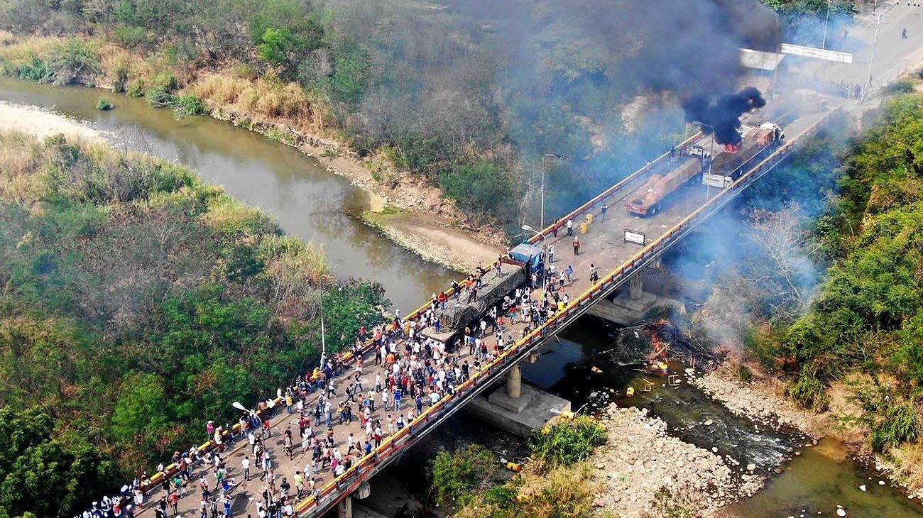 Maduro festejó en el 23F: no ingresó la ayuda humanitaria