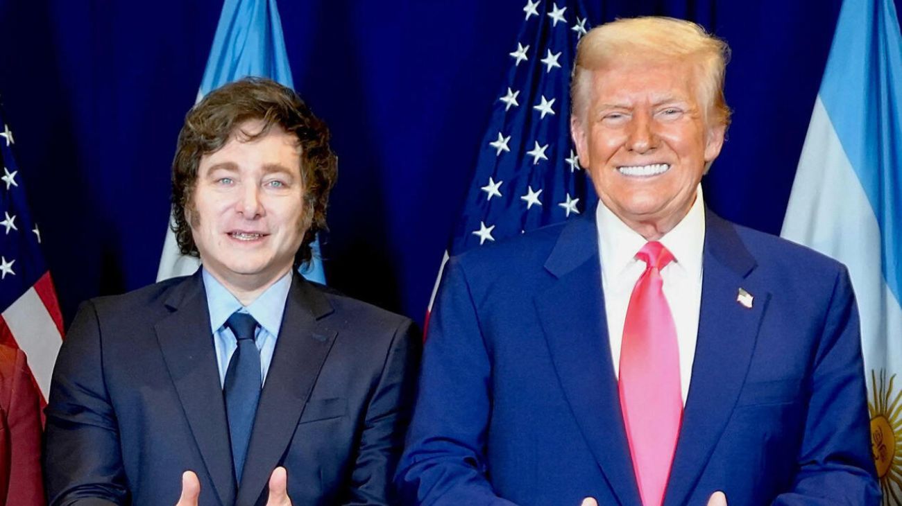 Fotografías con la corbata carmesí de Trump