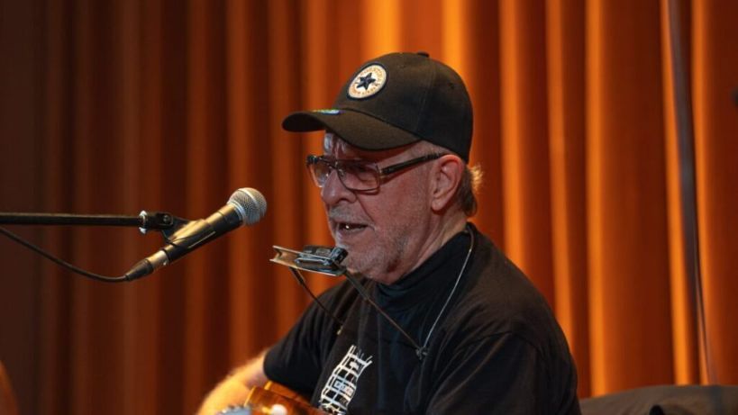 León Gieco grabó una versión de “Solo le pido a Dios” en guaraní