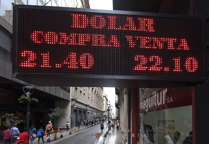 Los anuncios del Gobierno lograron frenar la estampida del dólar