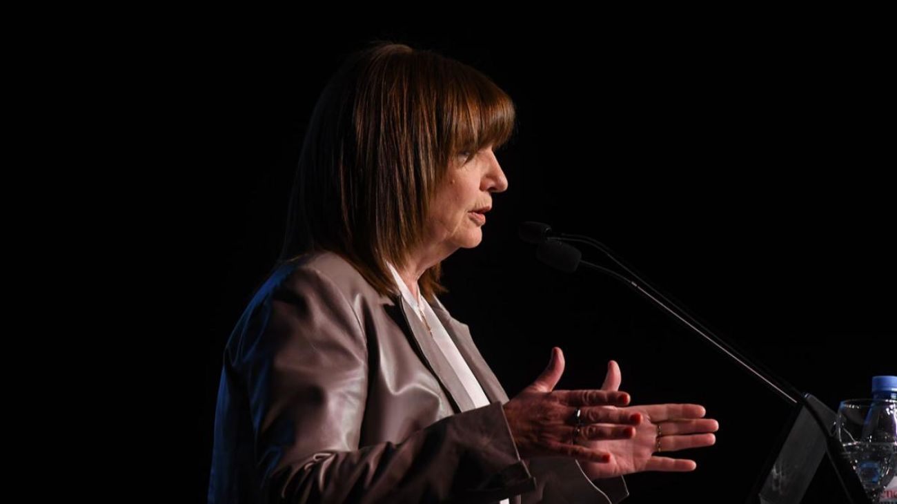 Patricia Bullrich defiende la ciencia y busca dejar en offside a Javier Milei