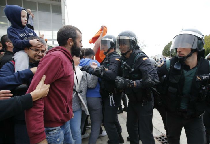 Video | Así reprimieron en Cataluña a los votantes del referéndum