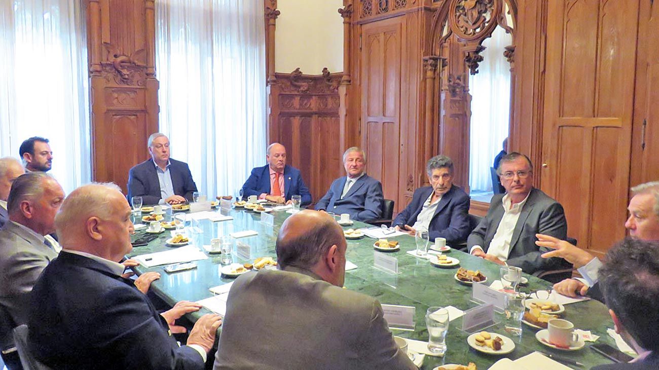 El regreso de Chacho Álvarez: del "Varela Varelita" a la diplomacia en Lima