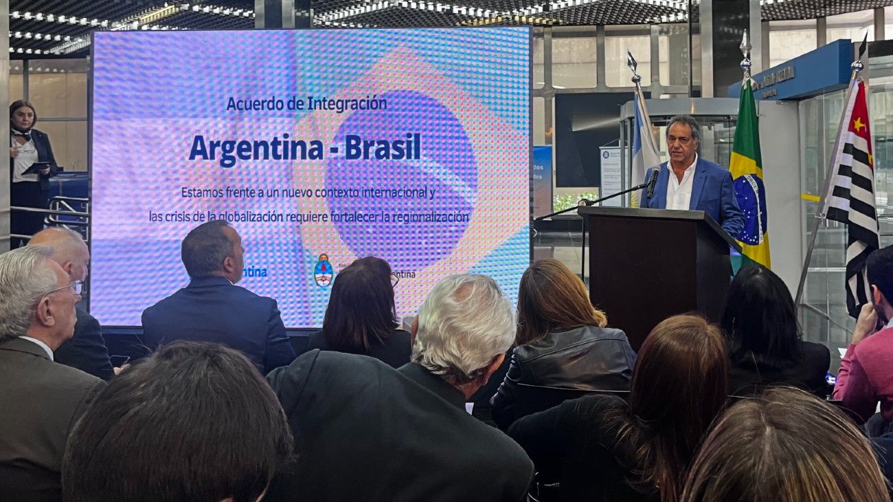 Scioli presentó en San Pablo un proyecto para lograr mayor integración entre Argentina y Brasil