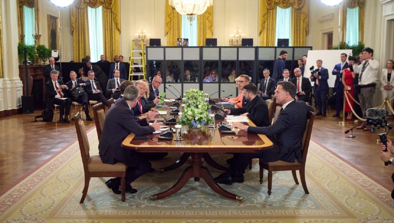 Tras la reunión de Donald Trump con Volodimir Zelenski, Macron acusó a Putin de "depredador"