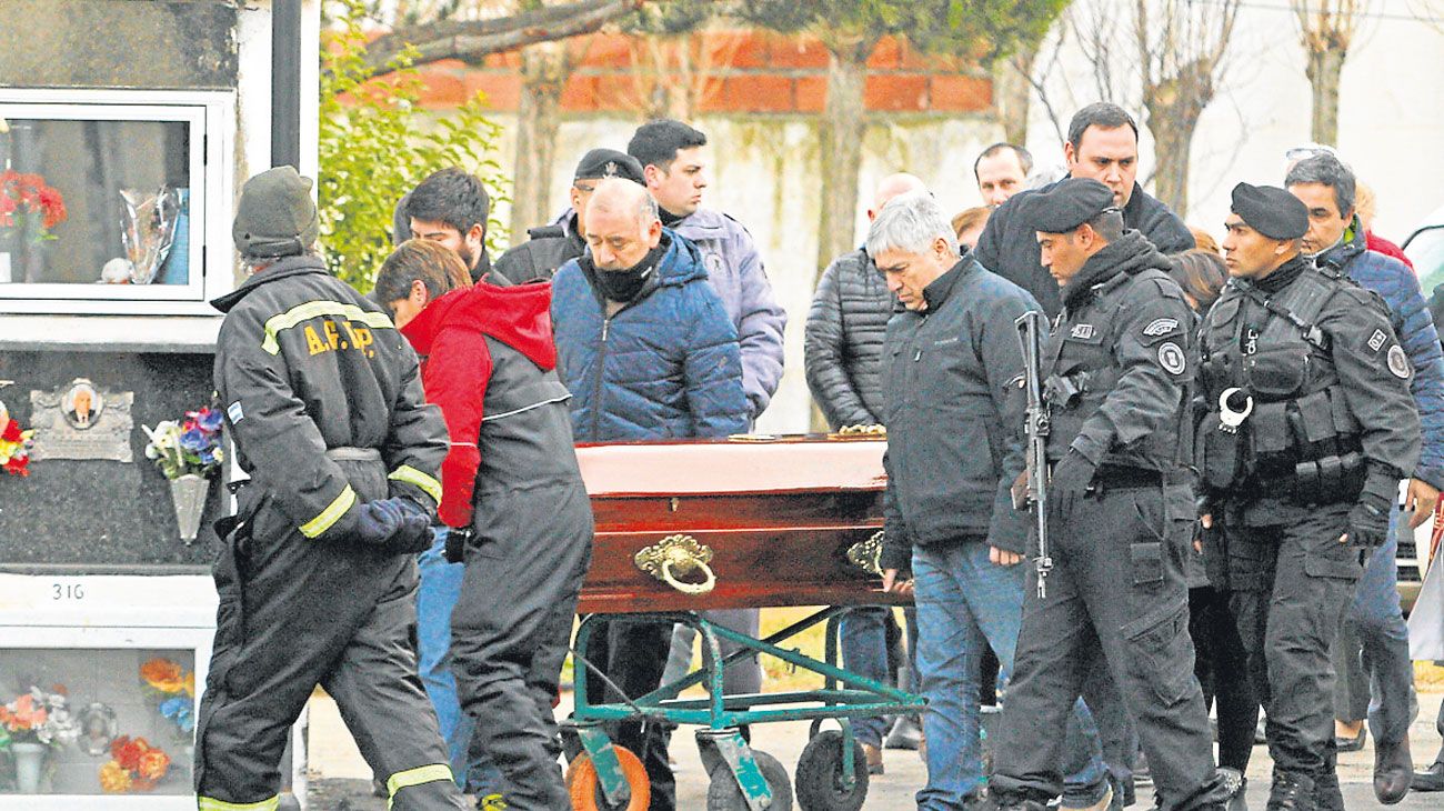 Lázaro Báez enterró a su madre con fuerte custodia