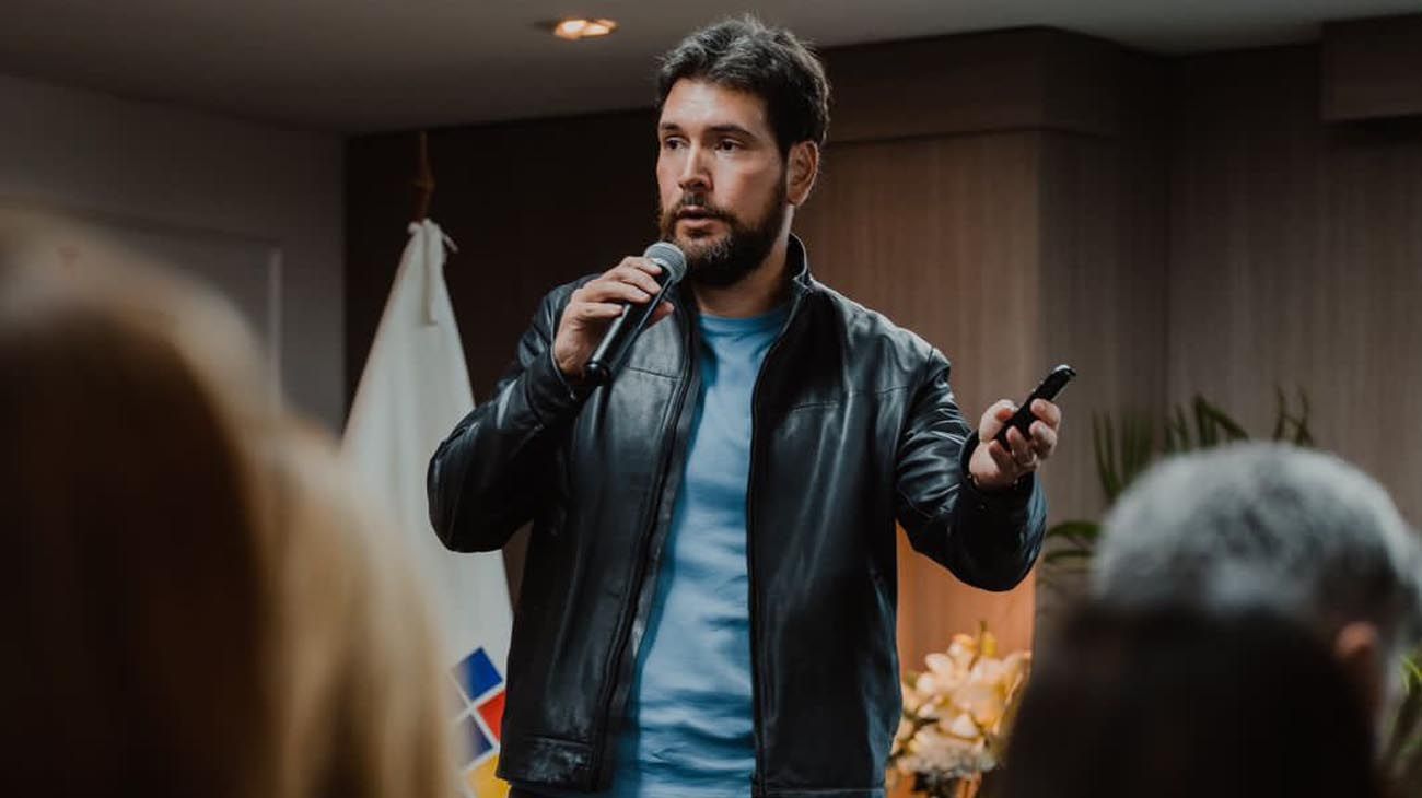 Jan Topic, el "Bukele ecuatoriano" que aspira a la presidencia
