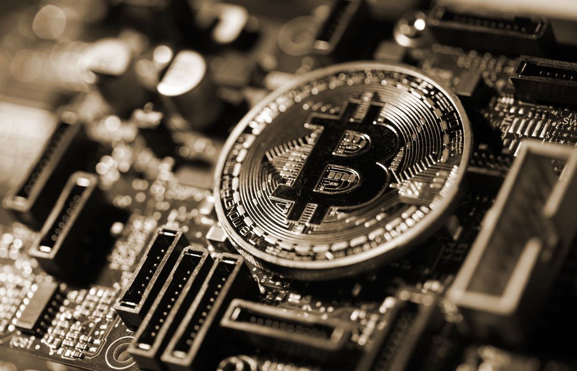 Los "mineros" del bitcoin apagan todas las luces ante las pérdidas