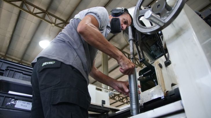 Los precios de las manufacturas PyME ajustaron entre el oficial y el paralelo
