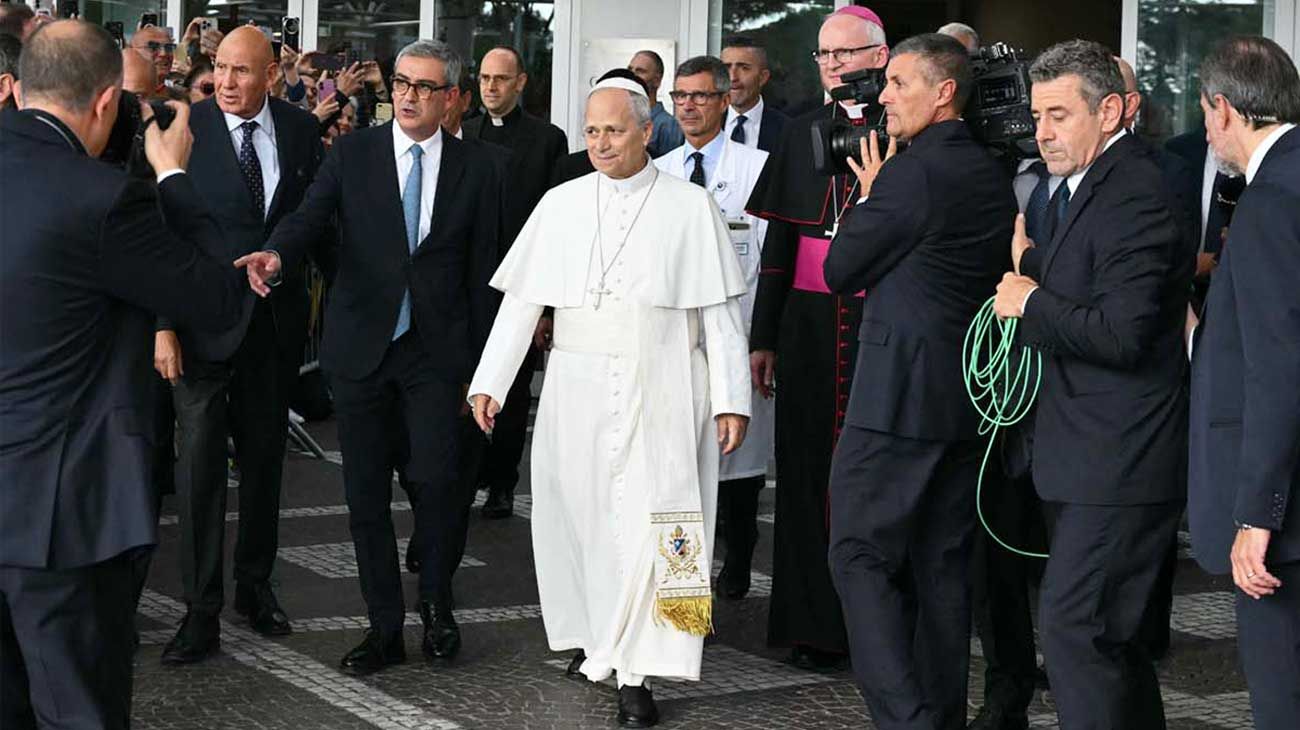 Tras el alta al Papa y los médicos afirman que “no hay motivos clínicos” que impidan su gira