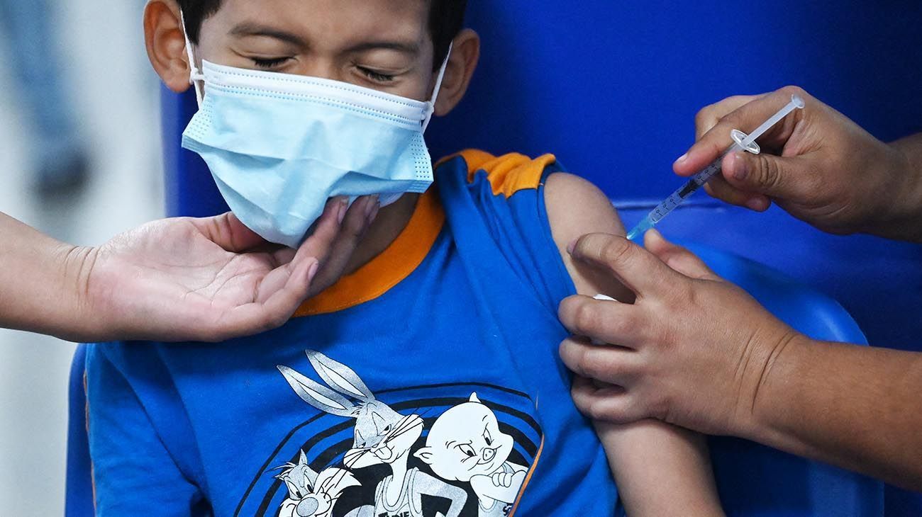Pfizer dice que una tercera vacuna eleva anticuerpos en niños de 5 a 11 años