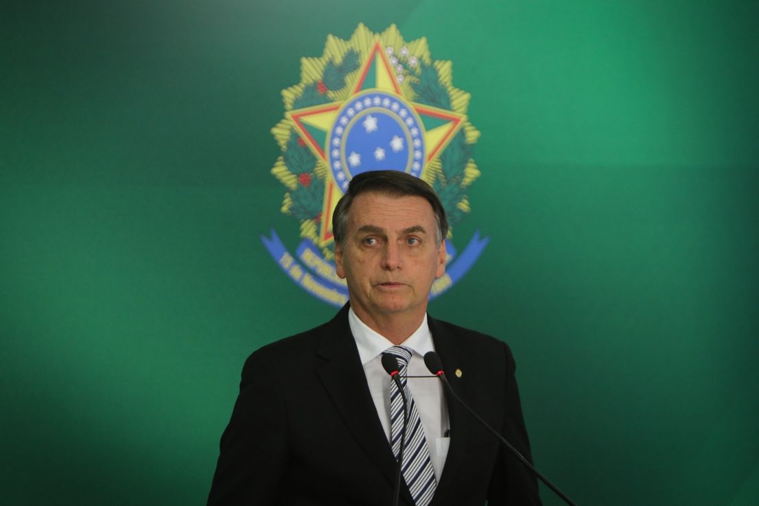 La esposa de Bolsonaro recibió un cheque por 10 mil dólares y desató la polémica