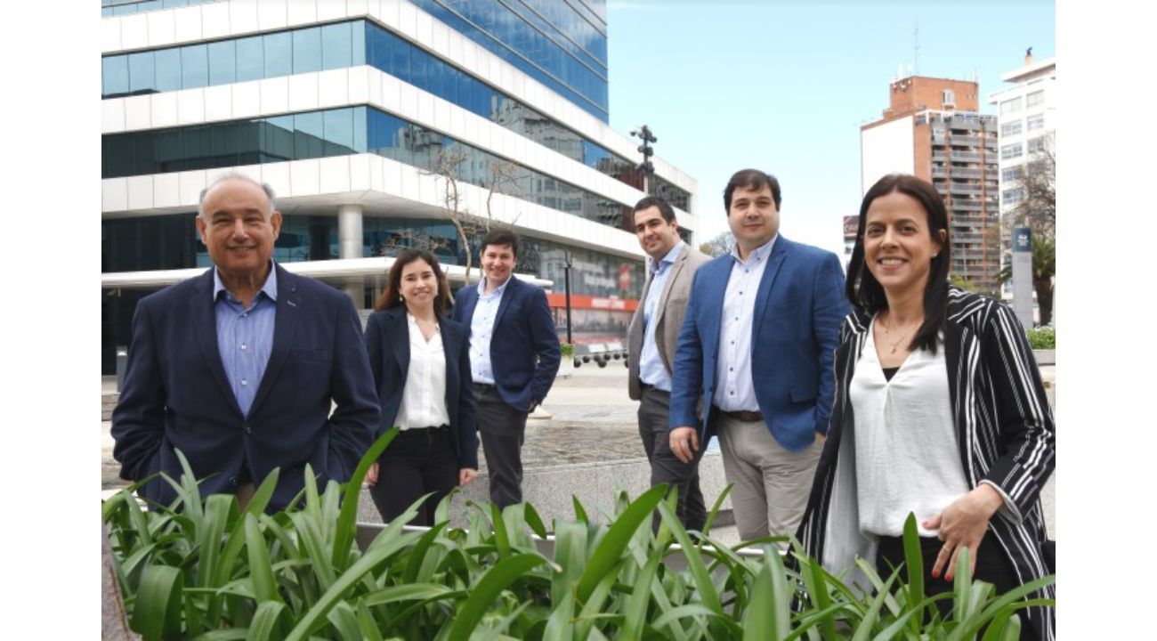 Carlos Picos Consultora: Uruguay abre fronteras para extranjeros