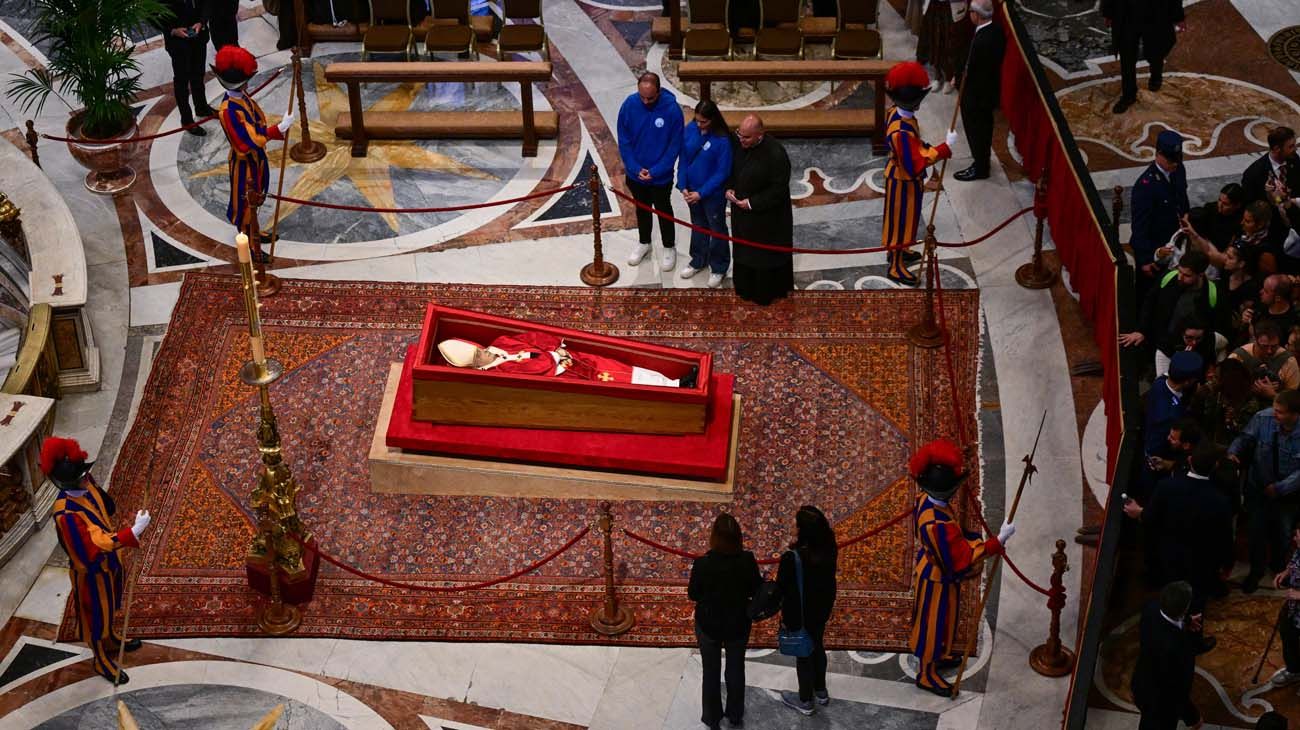 Galería de fotos: casi 20.000 fieles despidieron a Francisco, el Papa que "representaba lo que la Iglesia debe ser"