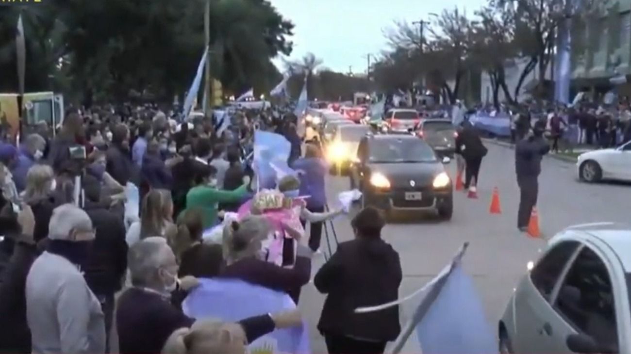 Masivo banderazo y abrazo simbólico contra la estatización de Vicentin