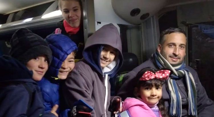Sin subsidio, sin servicio: la triste despedida de un pueblo cordobés a su chofer de colectivo