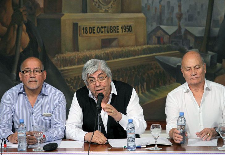 Moyano se distancia de Barrionuevo y posterga el paro