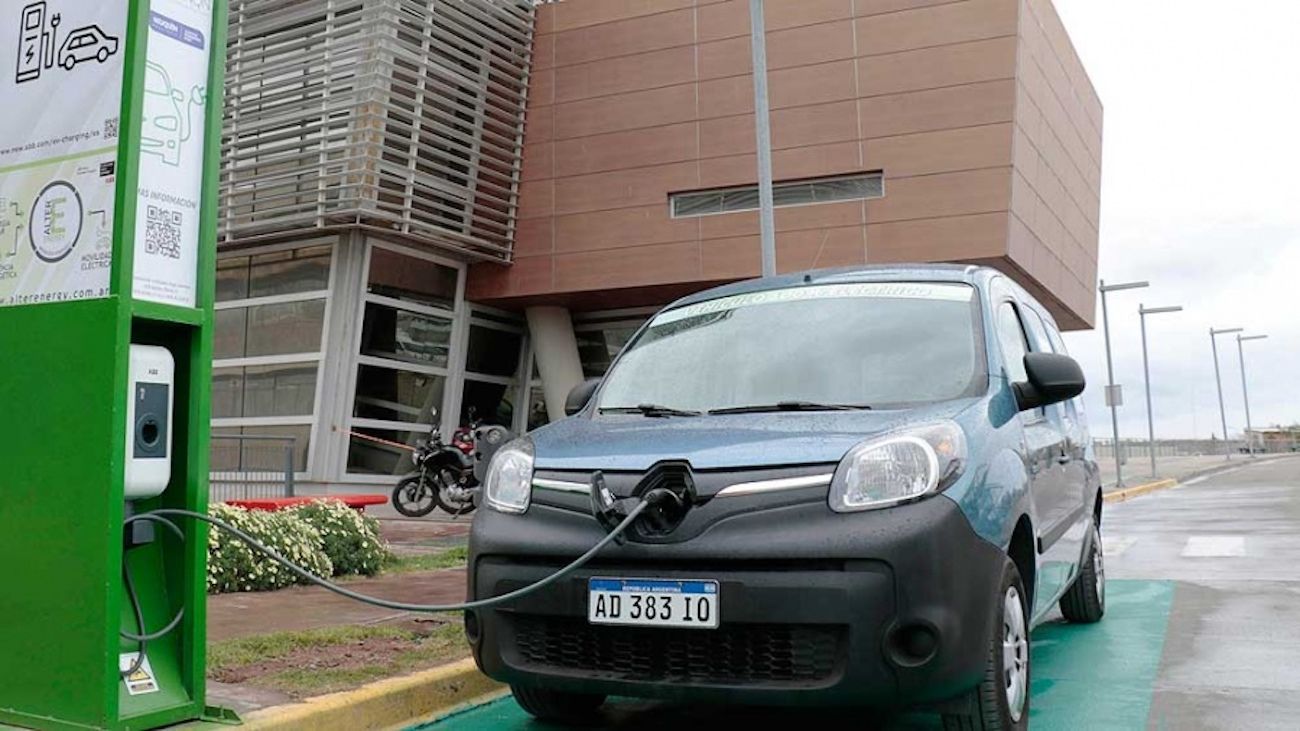 Instalarán estaciones de carga para autos eléctricos en locales de comidas rápidas