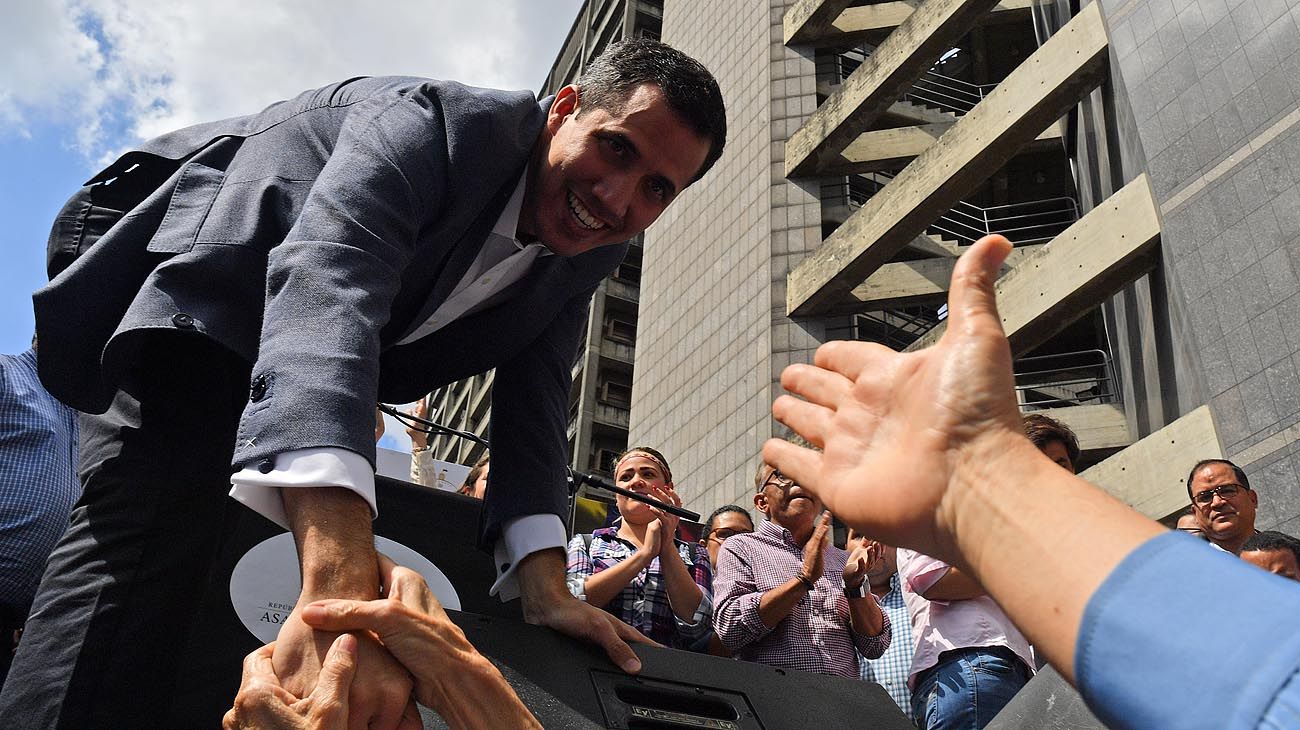 Ofensiva de la oposición para socavar el poder de Maduro