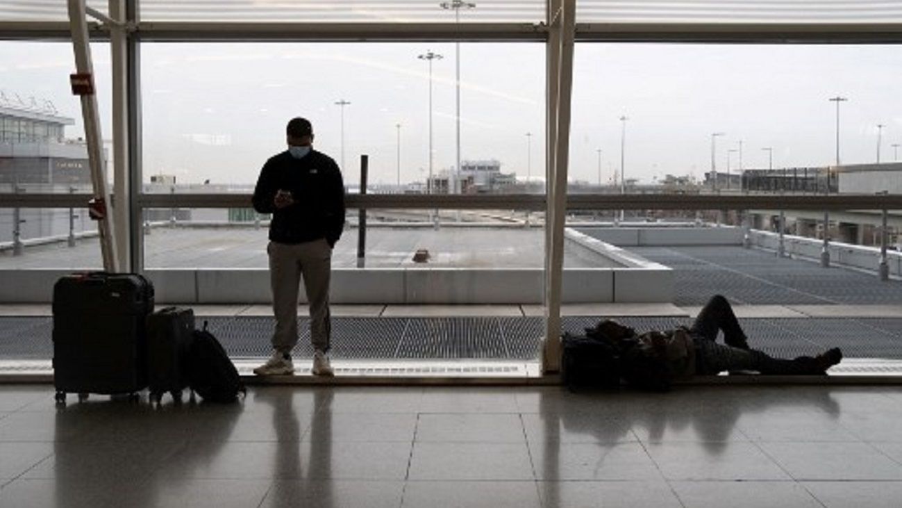 La variante Ómicron prolongó el caos en el transporte aéreo en todo el mundo