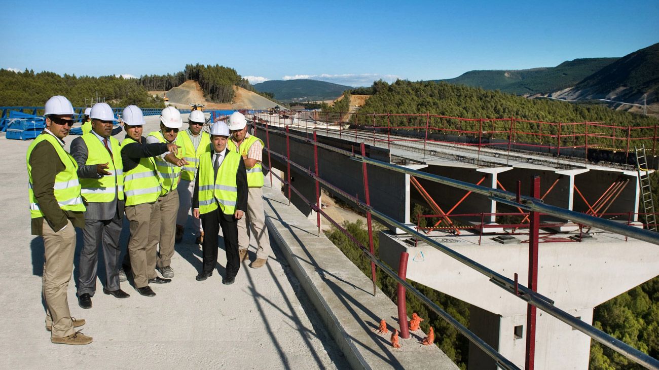 El Gobierno suspendió las obras con PPP, tras la última subida del riesgo país
