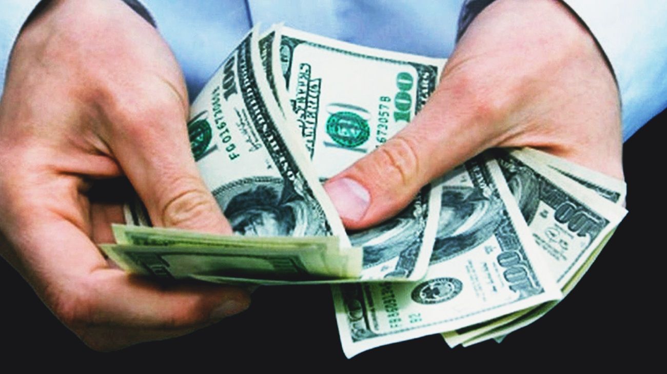 ¿Por qué baja el Dólar Blue?