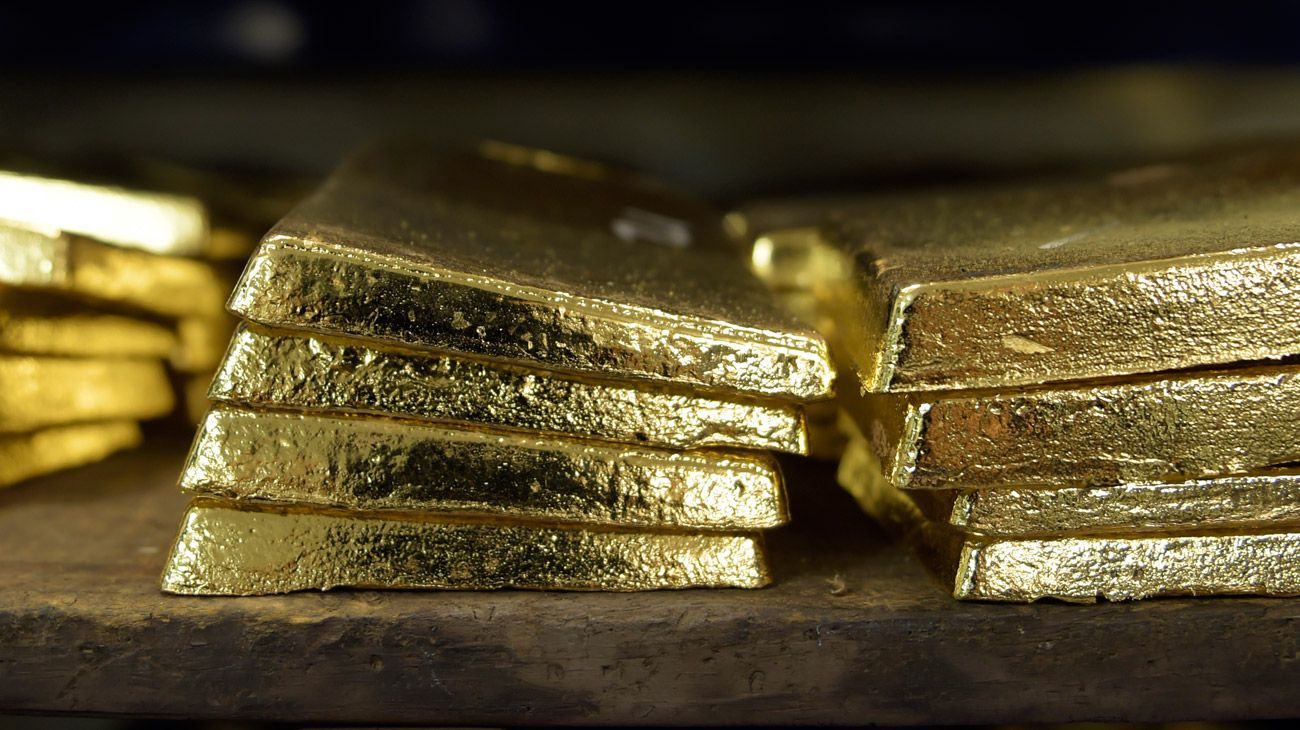 El oro se dispara a máximo de 6 meses por convulsión de mercados