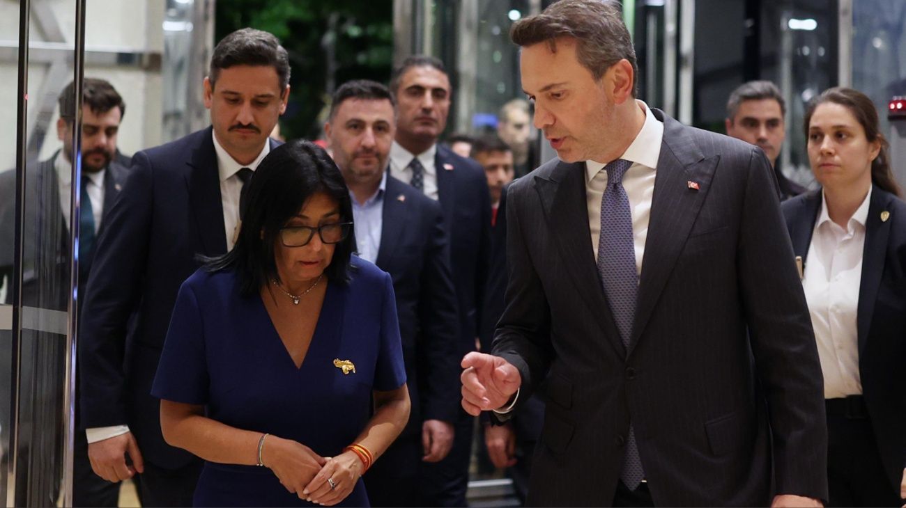 Delcy Rodríguez desembarcó sorpresivamente en Turquía tras su paso por India