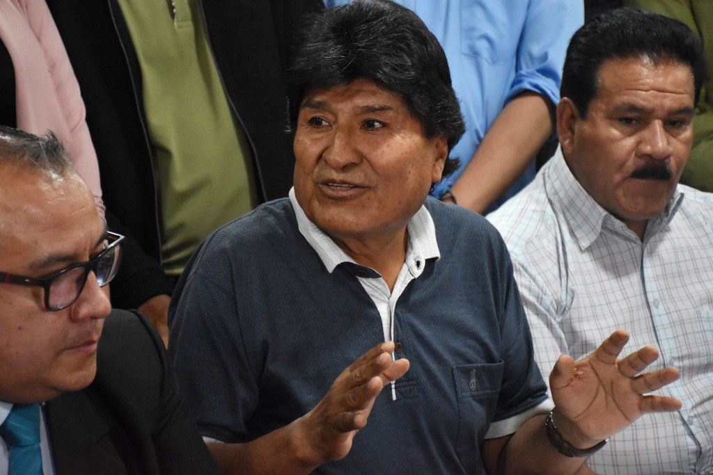 Acusan a Evo Morales de vivir con menores en Argentina