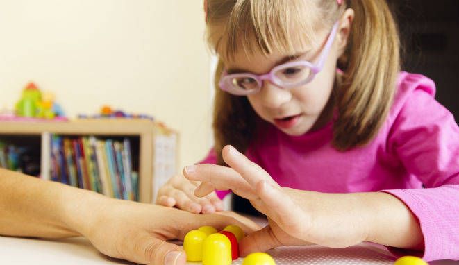 Crecen los casos de niños con deficiencias visuales