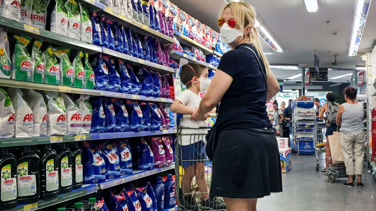 Por la pérdida de ingresos, el consumo cortó su racha y cayó 0,5% en mayo