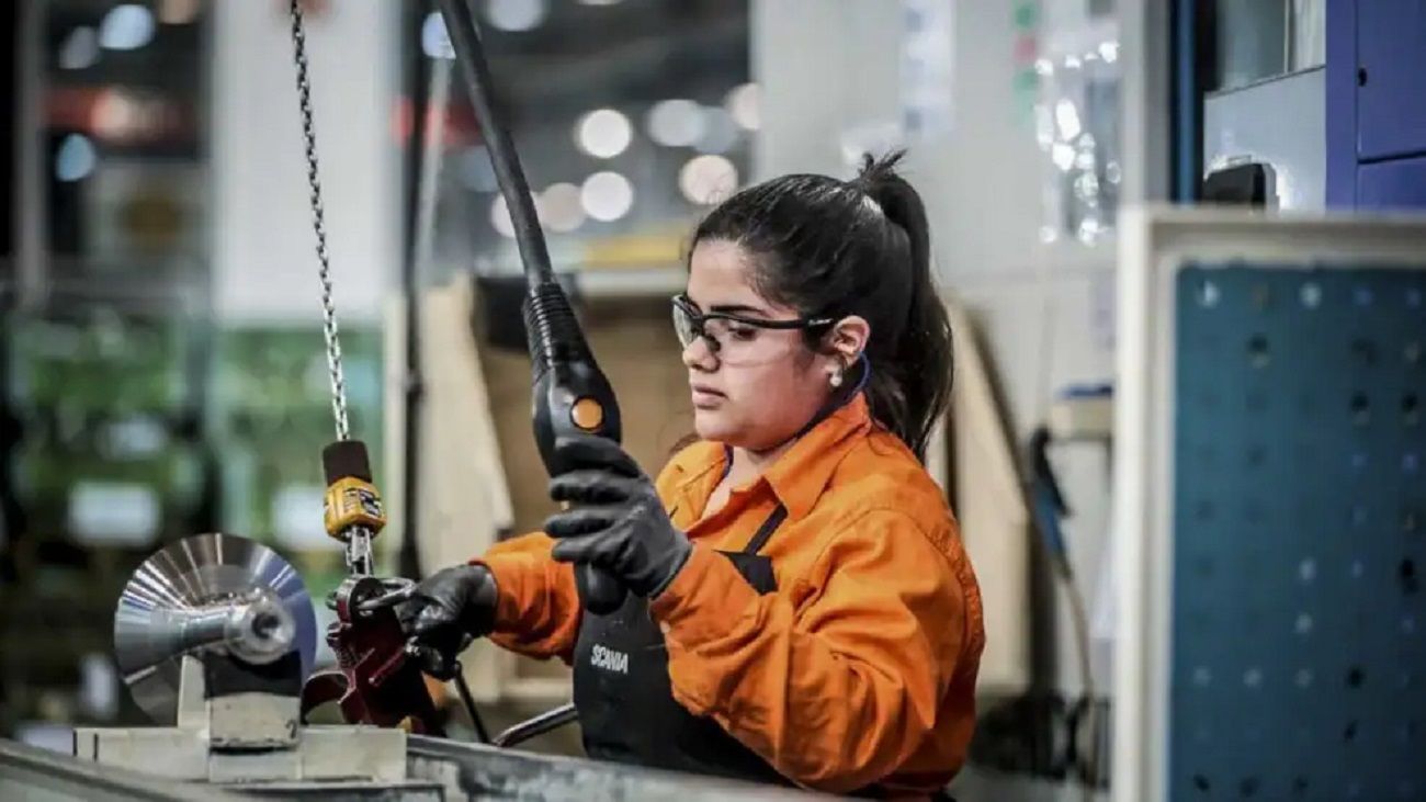 La actividad económica cayó 1,8% en marzo, según el INDEC