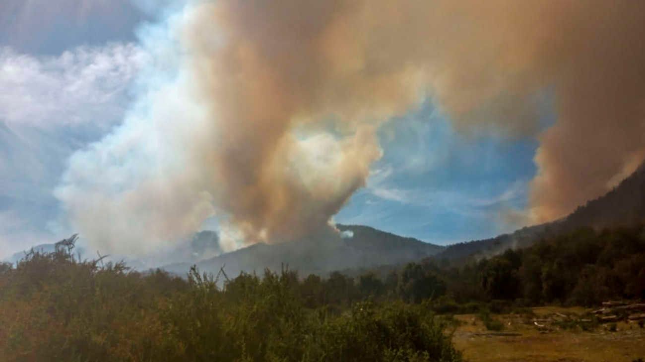 Los incendios en el Parque Nacional Nahuel Huapi avanzan imparables y ya afectaron a 3.500 hectáreas