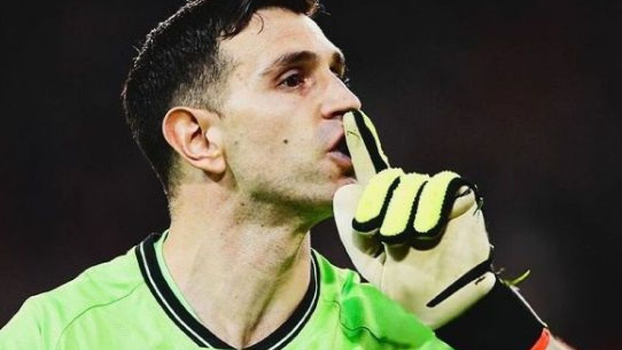 FIFA sancionó a Emiliano Dibu Martínez y no jugará los próximos dos partidos con la selección argentina