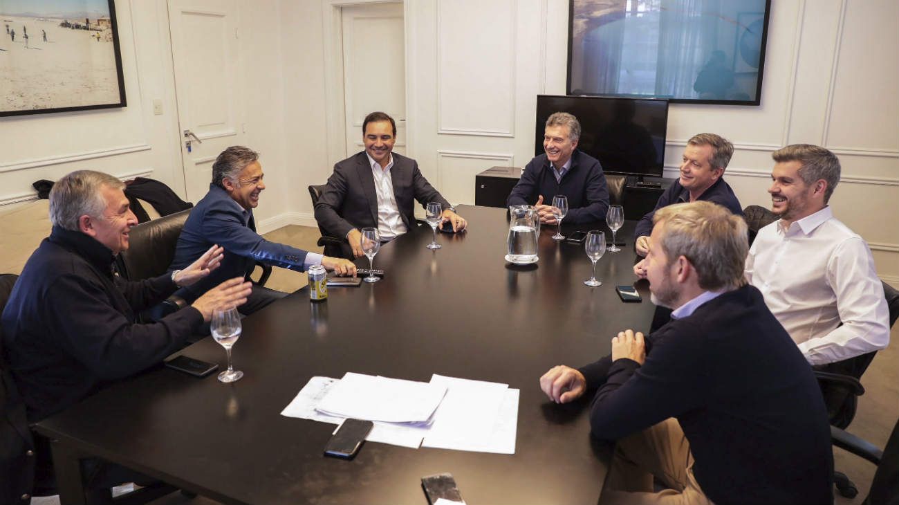 Las lecciones de la mesa política
