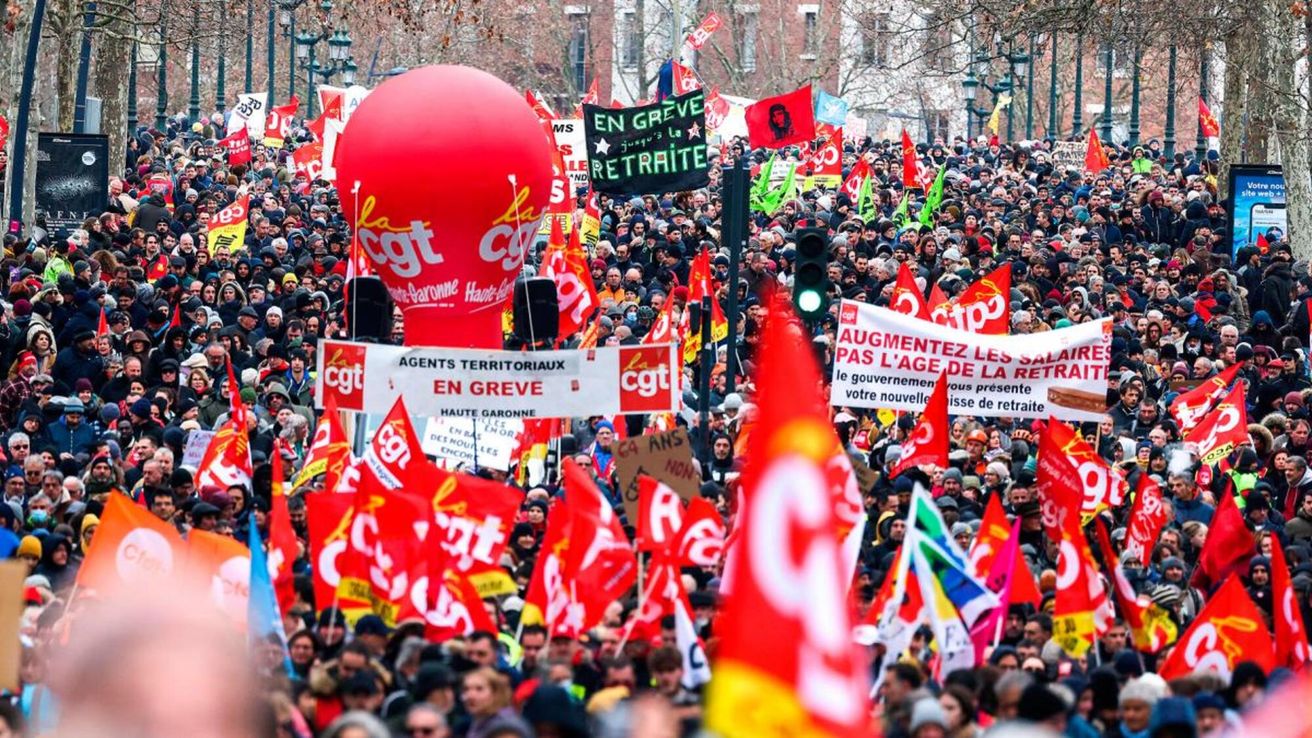 Francia aprobó la reforma jubilatoria: al menos 217 detenidos tras las masivas protestas