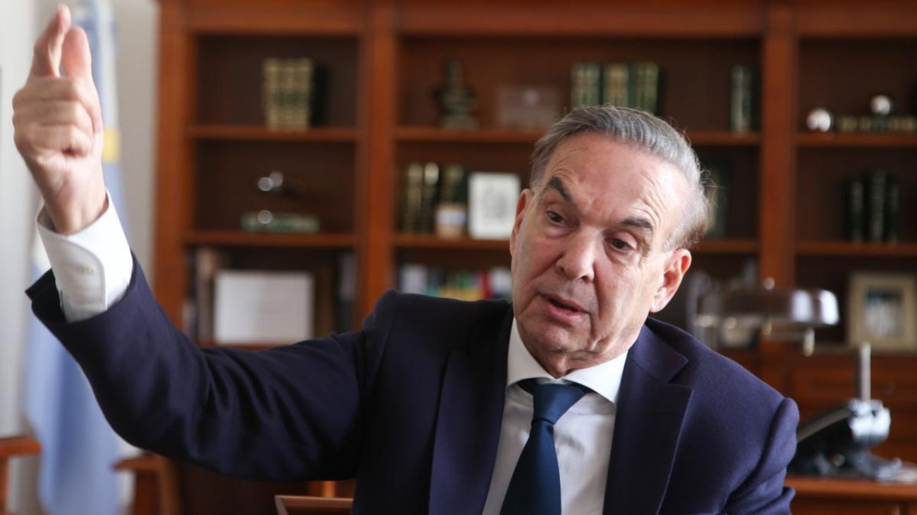 Miguel Ángel Pichetto: "Cristina se acerca a la moderación y a Perón cuando no está en el poder"