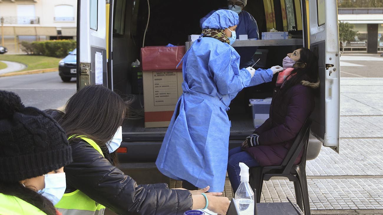 El peor día desde el inicio de la pandemia, con más de 42 mil casos en 24 horas