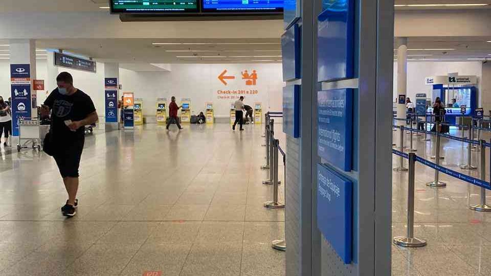 Controladores aéreos retoman medidas y se esperan demoras en los vuelos hasta el jueves