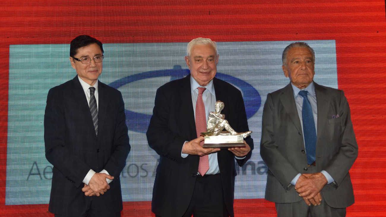 Premio Fortuna de Plata a la Mayor Empresa del País: Aeropuertos Argentina 2000