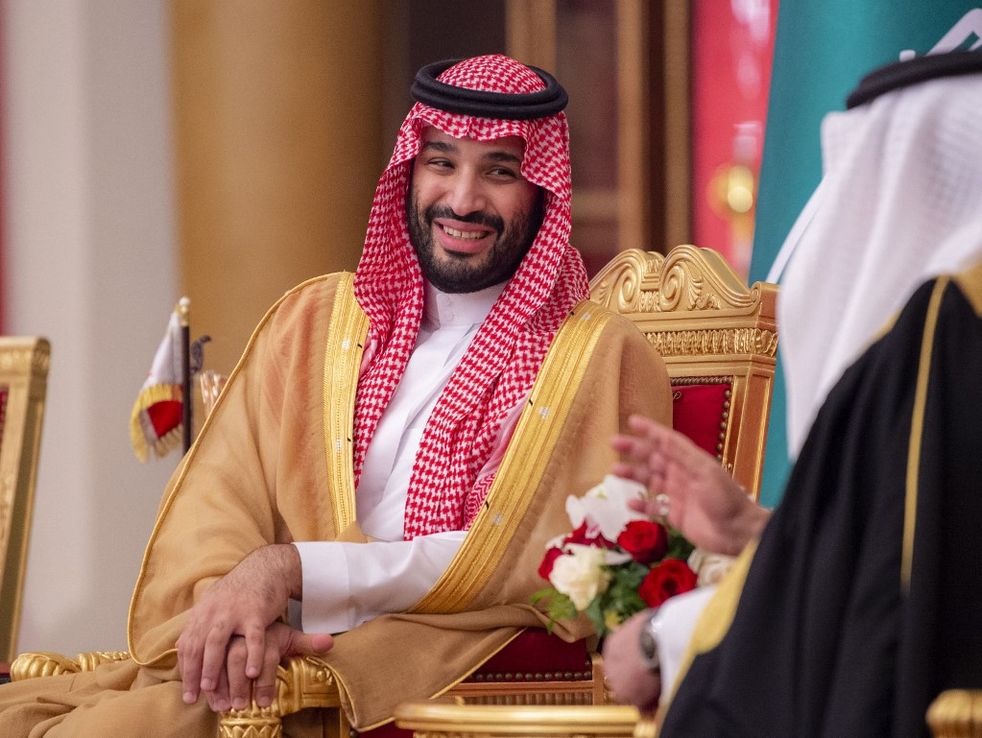 Aislado hace 490 días: el rey saudita desaparece mientras su hijo afianza su poder