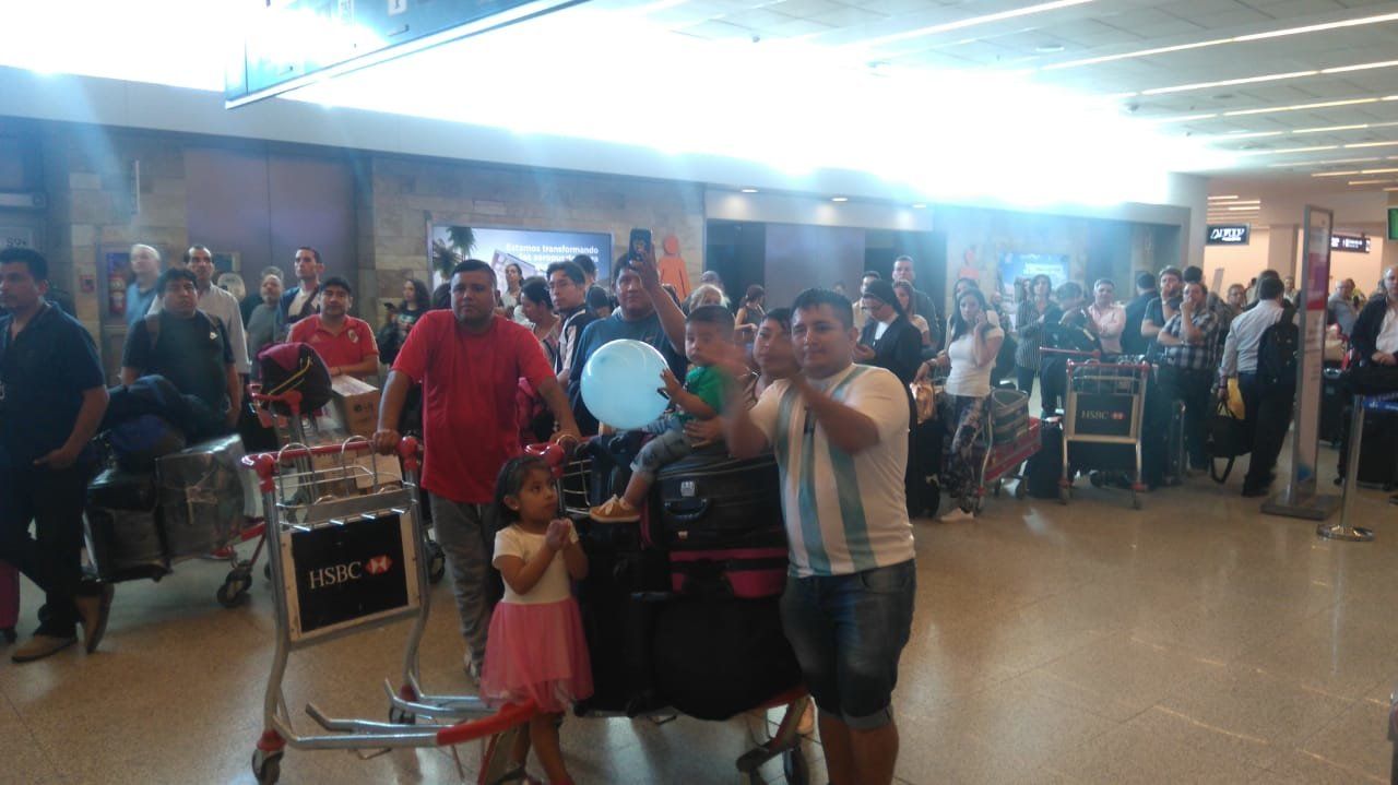 Los gremios levantaron el paro de Aerolíneas Argentinas tras 10 horas de asamblea