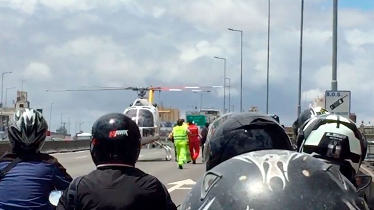 Un auto y dos motos chocaron en la autopista 25 de Mayo