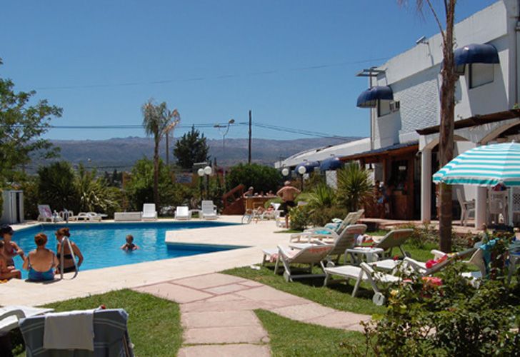 Cómo es el "all inclusive" en el que se refugió D´Elía